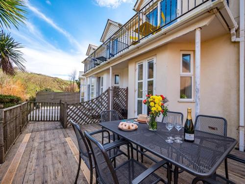 Hope-Cove House | 1 Alberni Cottage