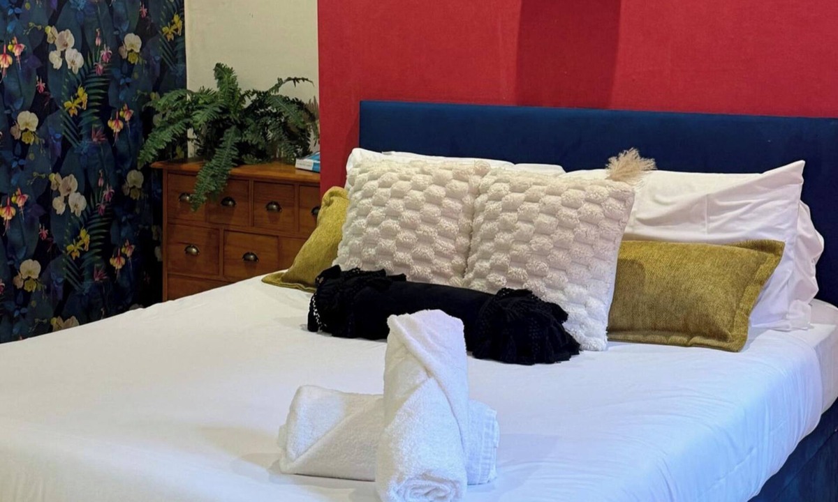 South Shields Apartment | 1 Bed Flat - Sleeps 5 - Pet friendly - Parking