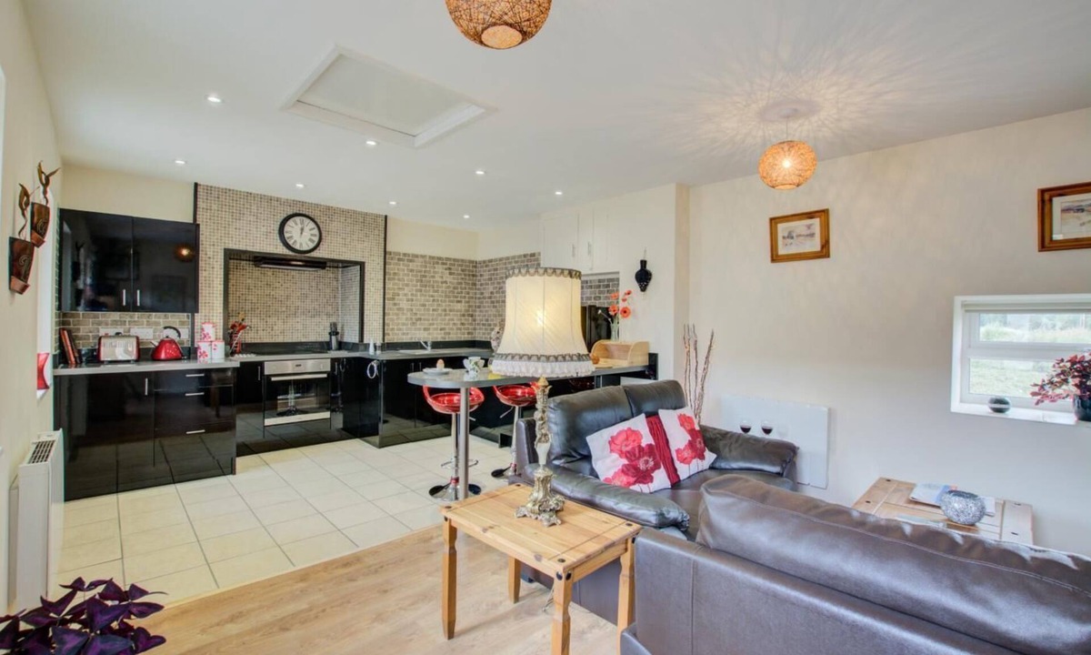 Irstead House | 1 Bed in Blofield Heath (oc-1466)