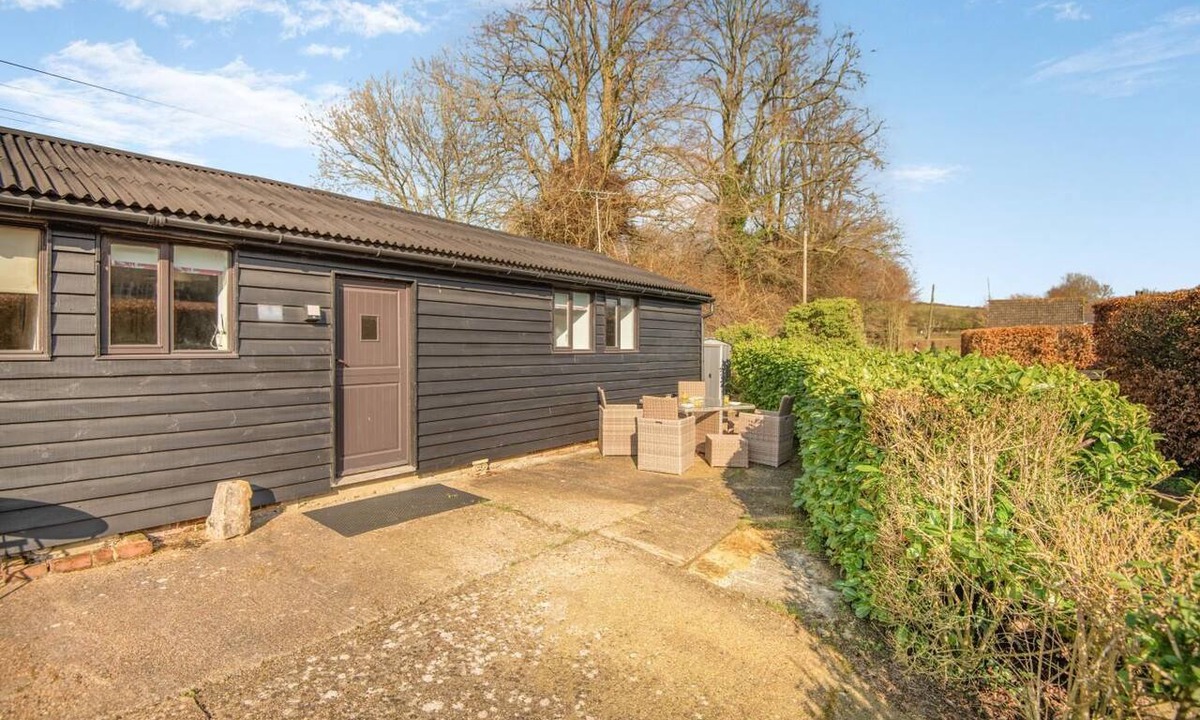 Elmsted Cottage | 1 Bed in Hastingleigh (oc-b36344)