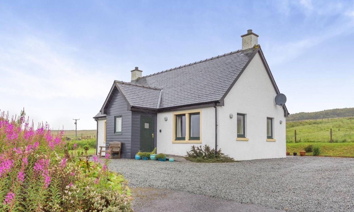 Portree Cottage | 1 Bed in Isle Of Skye (oc-t32341)