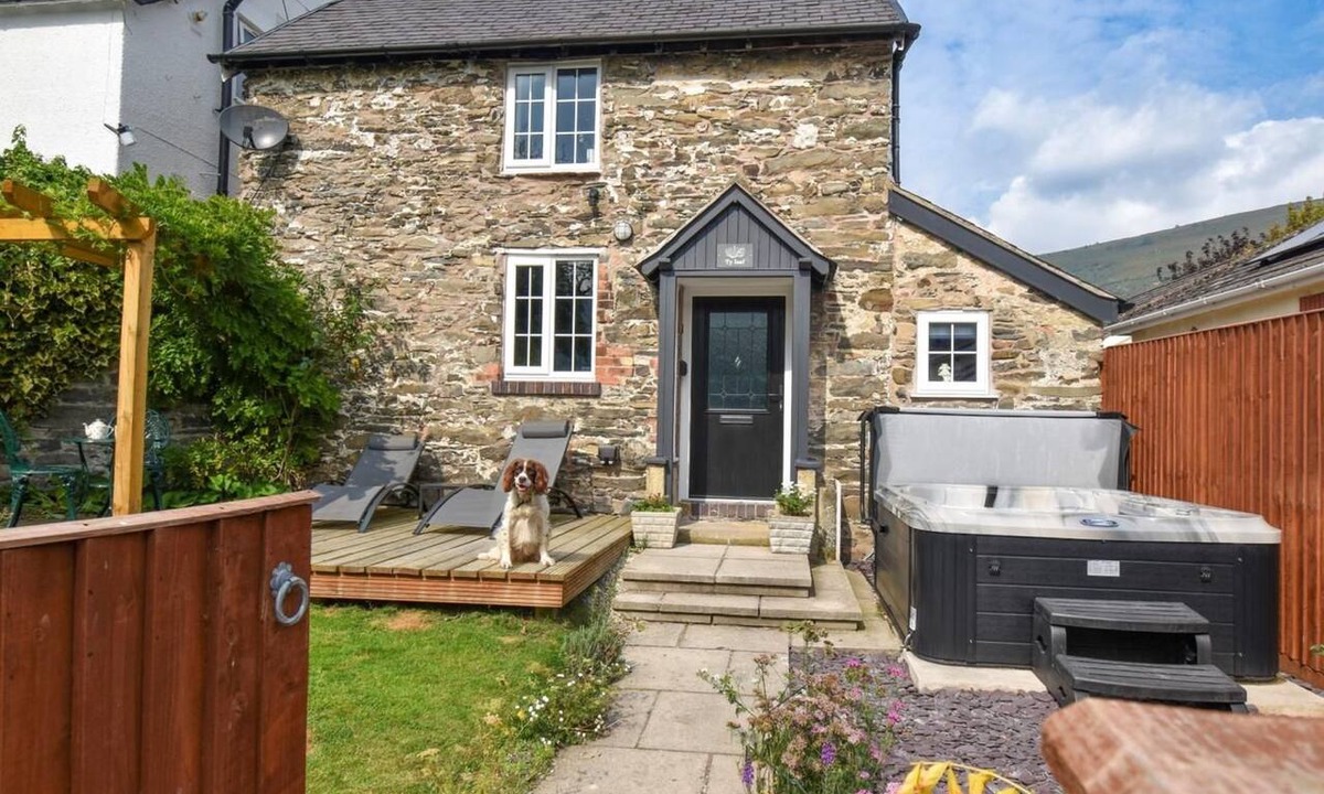 Acrefair Cottage | 1 Bed in Llangollen (oc-91040)