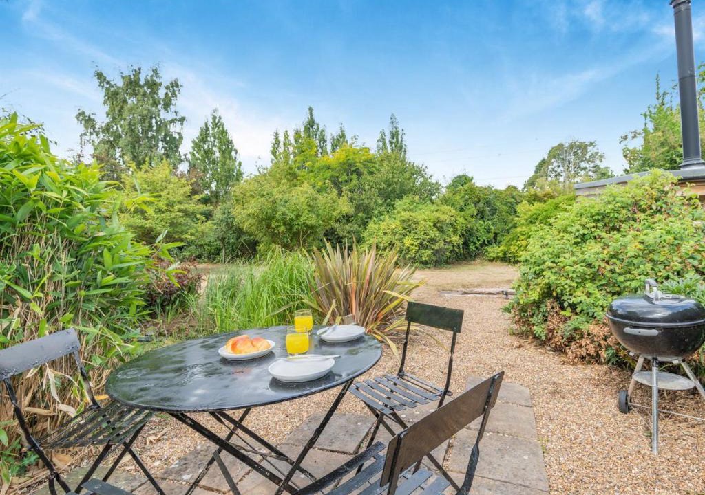 Faversham House | 1 Bed in Luddenham oc-s32602