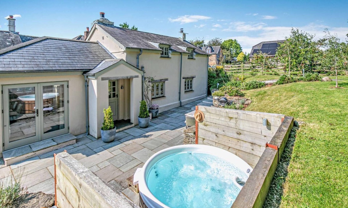 Torpoint Cottage | 1 Bed in Polbathic (oc-l30095)