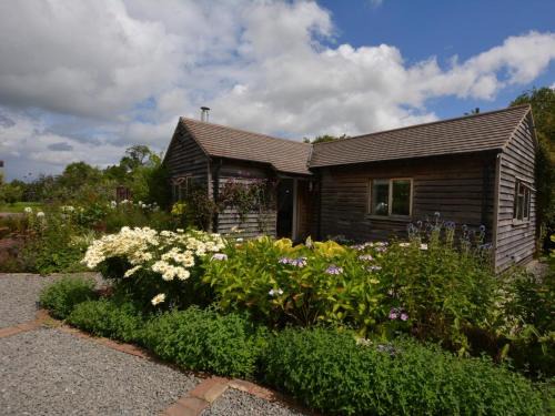 Kempsey Cabin | 1 Bed in Studley oc-53357