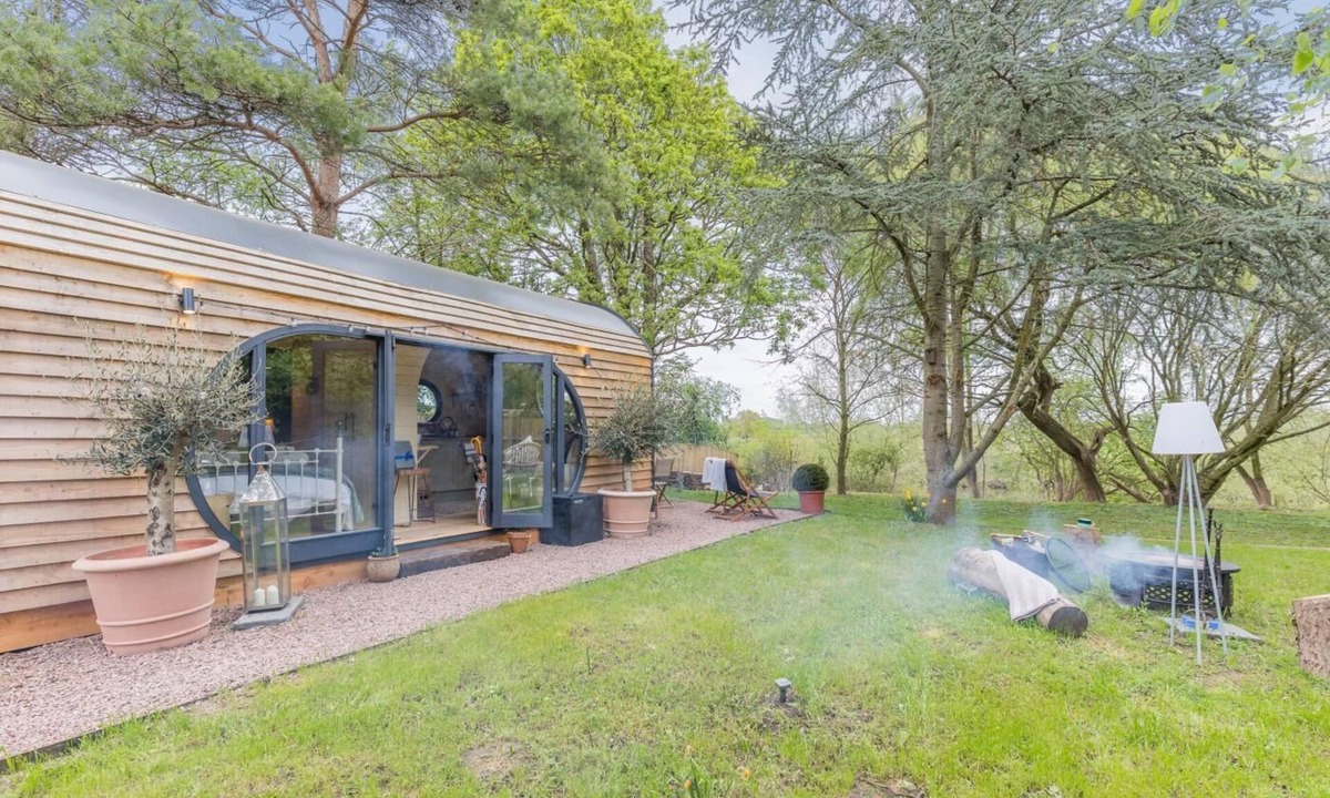 Severn Stoke RV Rental | 1 Bed in Upton-upon-Severn (oc-t30854)