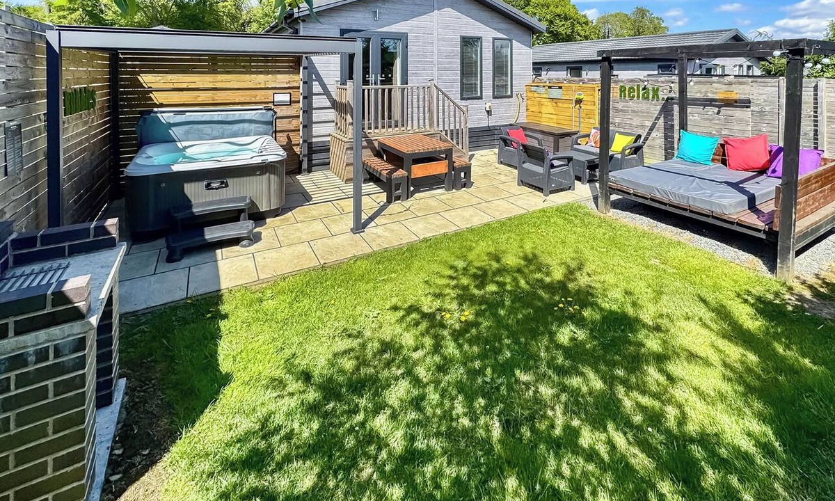 Raywell Ski Chalet | 1 bedroom accommodation in Raywell, Beverley