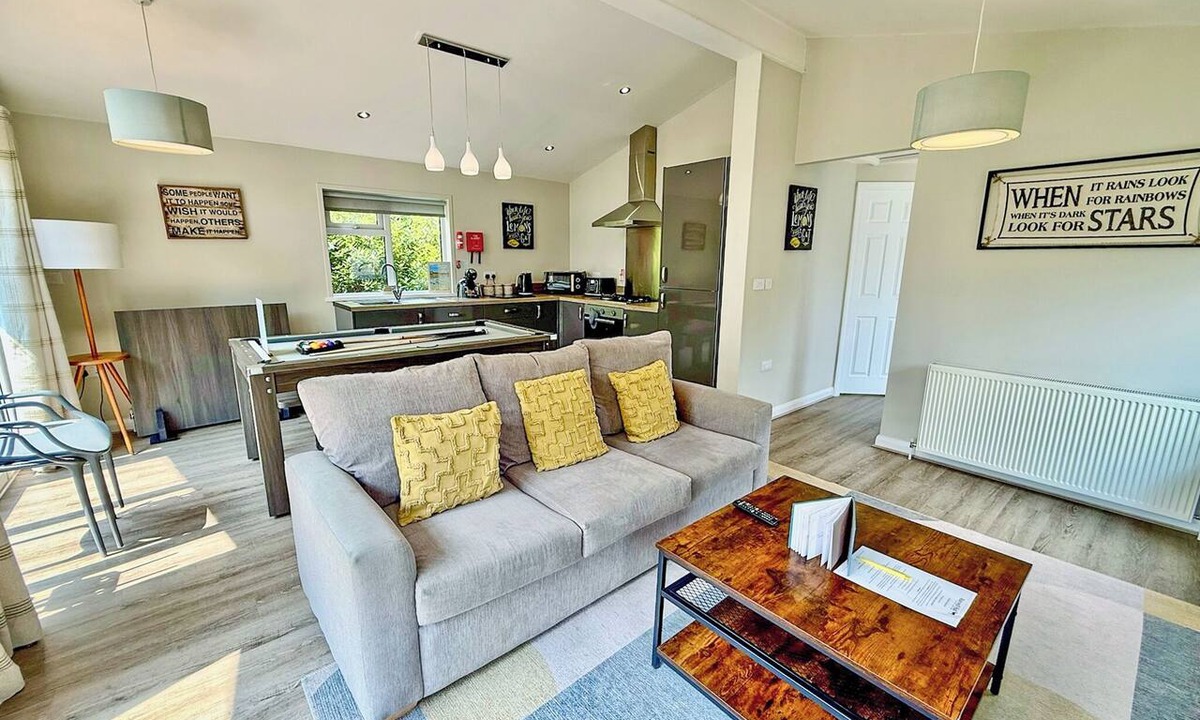 Raywell Ski Chalet | 1 bedroom accommodation in Raywell, Beverley