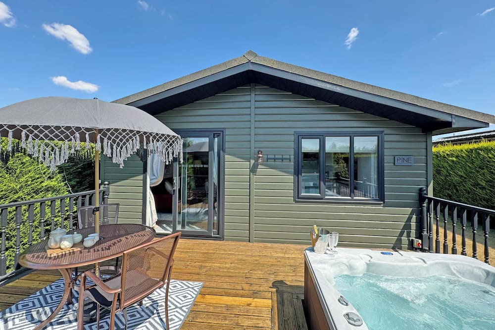 Scawton Ski Chalet | 1 bedroom accommodation in Easingwold
