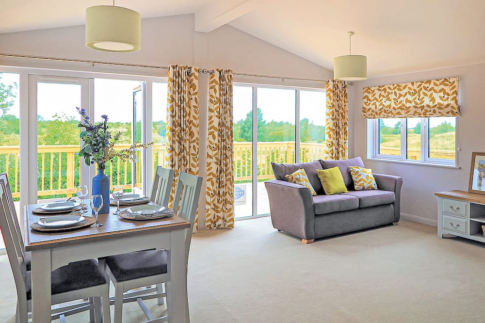 Thorne Ski Chalet | 1 bedroom accommodation in Doncaster, South Yorkshire