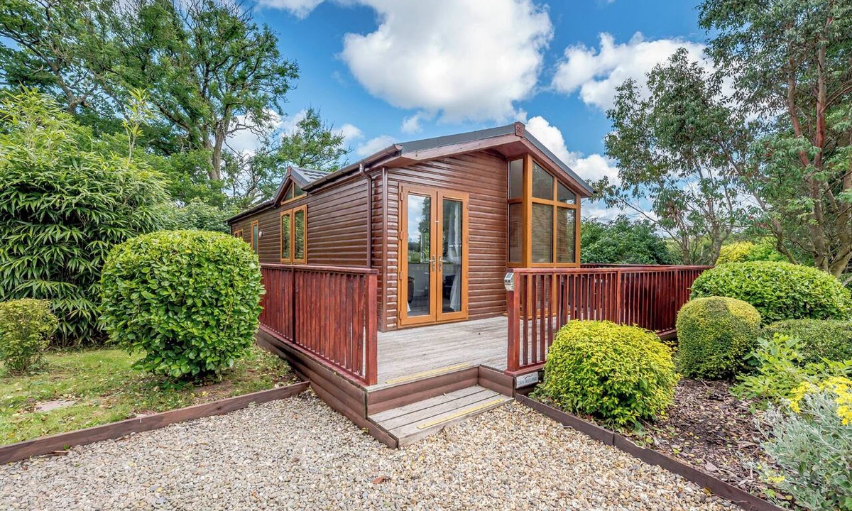 Molleston Ski Chalet | 1 bedroom accommodation in Narberth, Nr Tenby