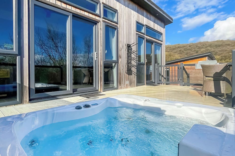 Cheddar Ski Chalet | 1 bedroom accommodation in Cheddar