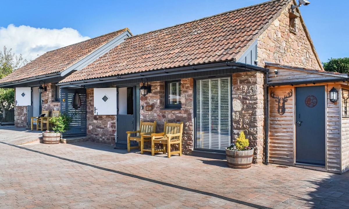 Aylburton Cottage | 1 bedroom accommodation in Lydney, Forest of dean