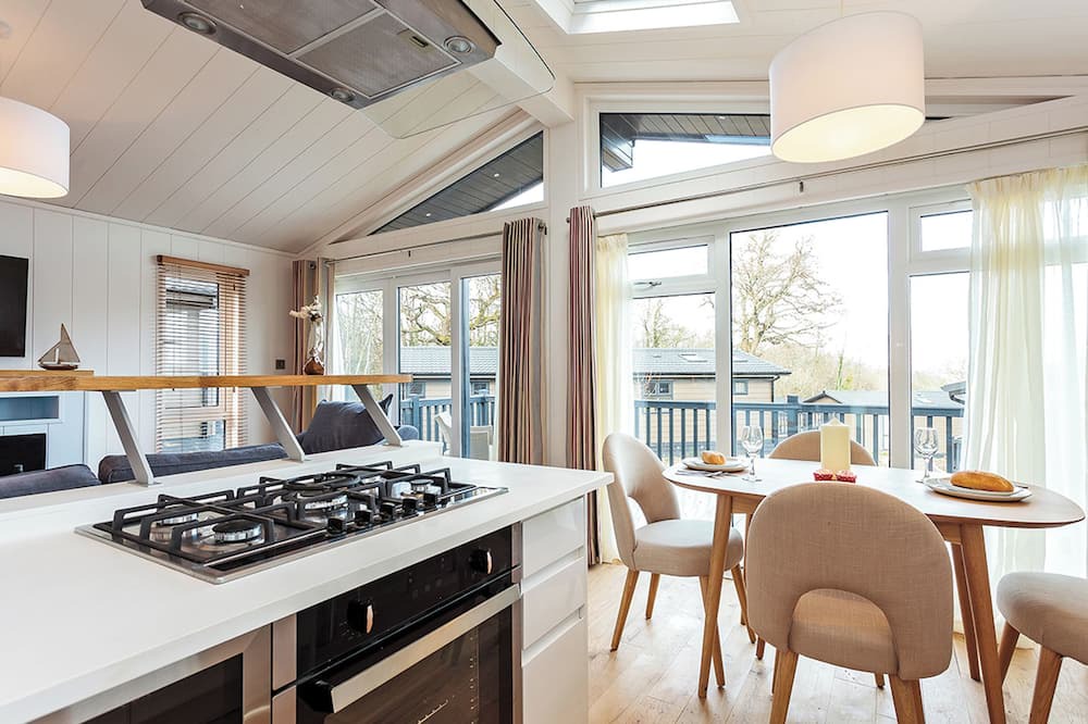 Ryde Ski Chalet | 1 bedroom accommodation in Wootton Bridge, Nr Cowes
