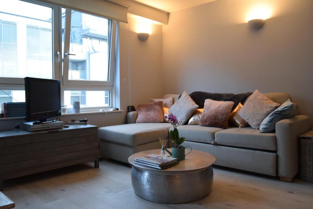 Sands End Apartment | 1 Bedroom Apartment by the River in Imperial Wharf