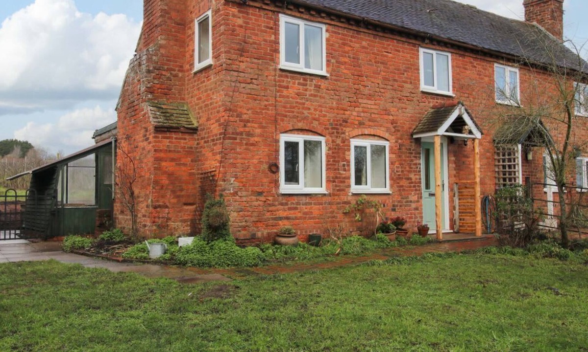 Great Witley Cottage | 1 Dingle Cottage, Great Witley