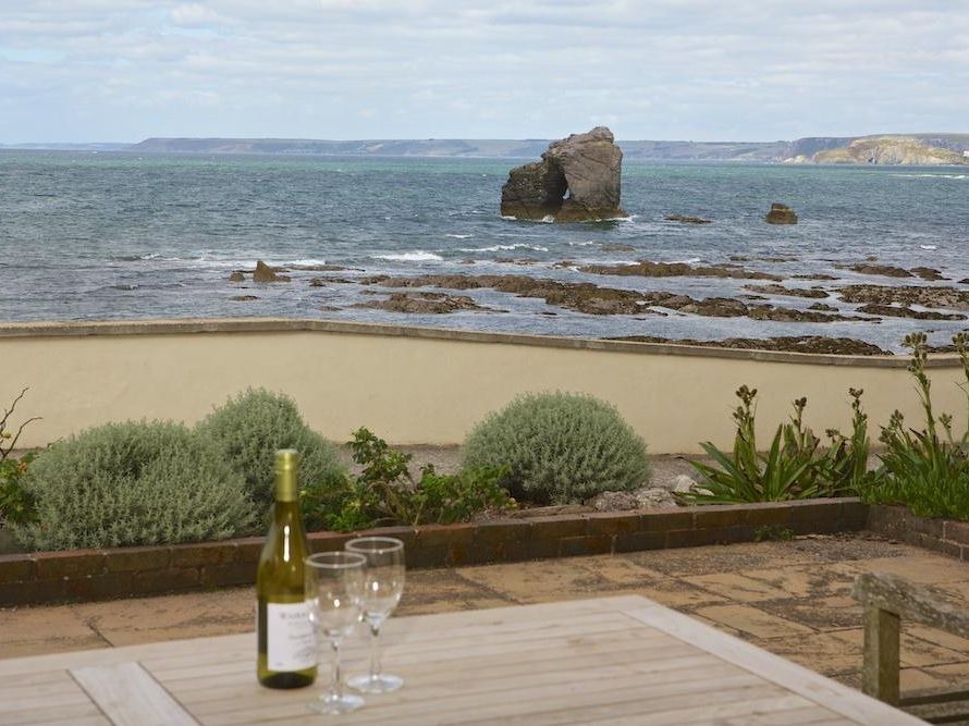 Burgh Island Cottage | 1 Thurlestone Rock, THURLESTONE