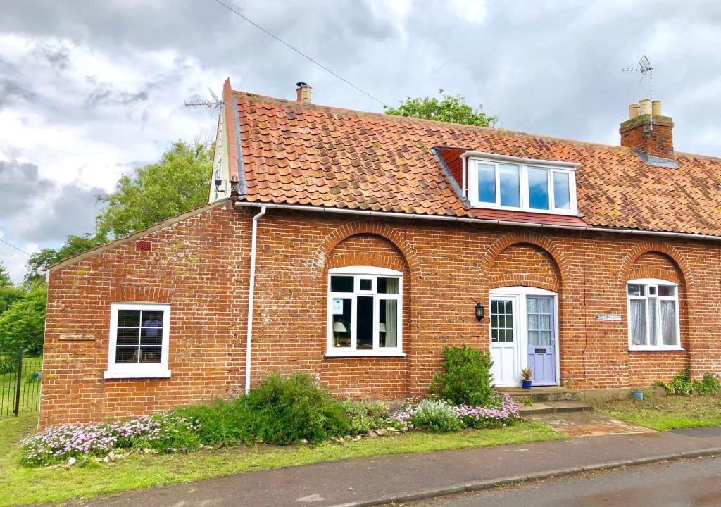 Lowestoft House | 1 Tunns Cottages, Rushmere, nr Beccles