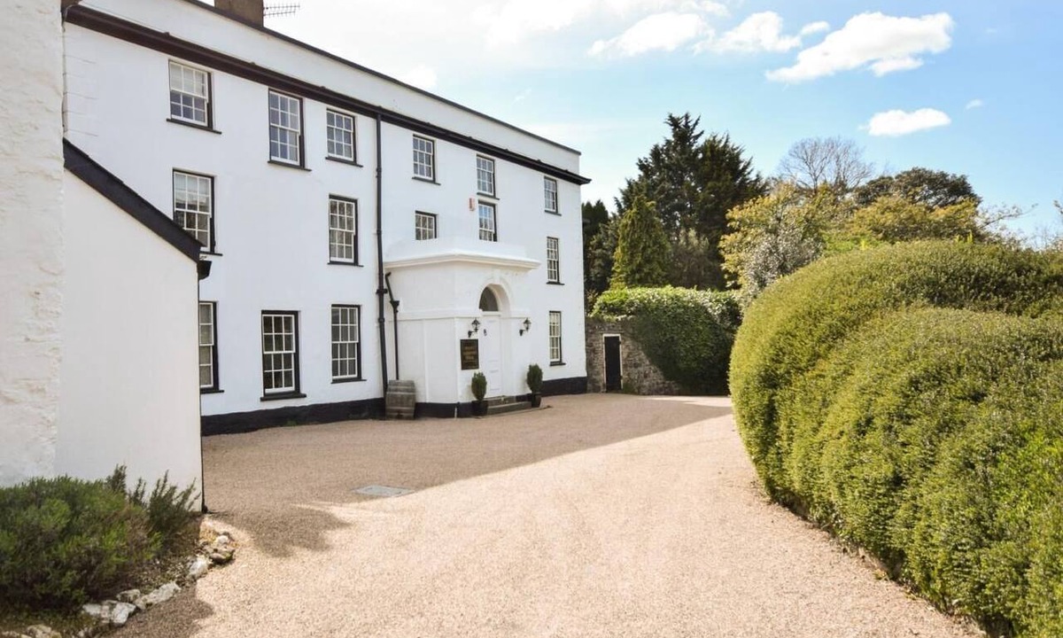 Barnstaple Cottage | 10 Bed in Barnstaple (oc-28974)