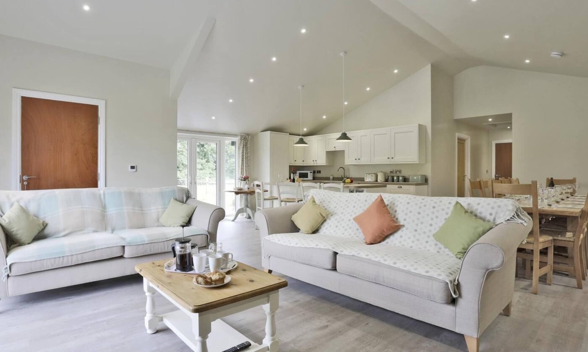 Beccles Cottage | 10 Bed in Barsham (oc-rrest)