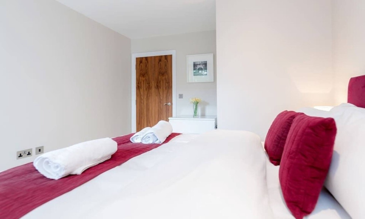 Reigate Apartment | 10 Trinity House - 1 bedroom apartment