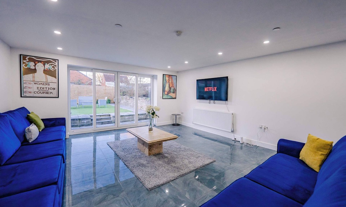Cathays House | 10BR 4-Bath Home – Perfect for Large Groups.