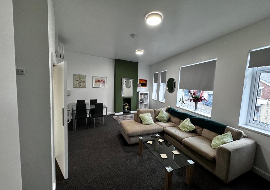 Kidderminster Apartment | 11aComberton