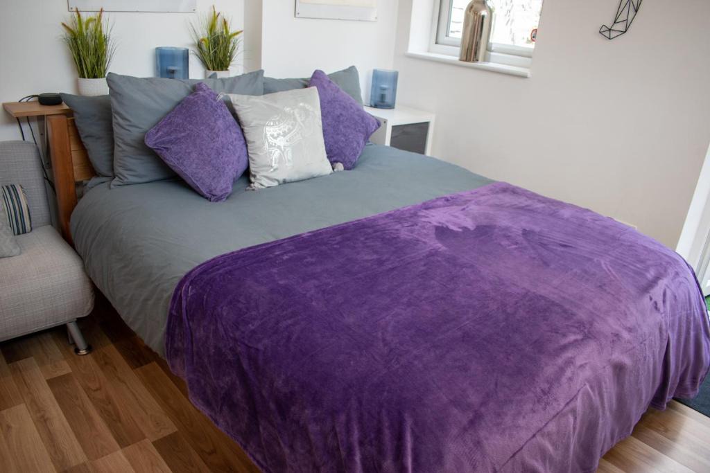 Bishop's Stortford Apartment | 121 Studio, Kitchen, Terrace, Shuttle