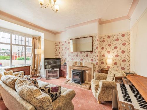 Bare House | 15 Elms Road
