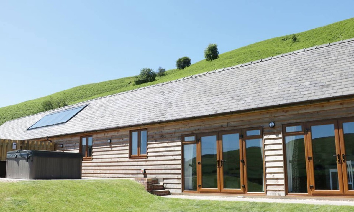 Newcastle-on-Clun House | 2 Beacon View Barn, Beguildy