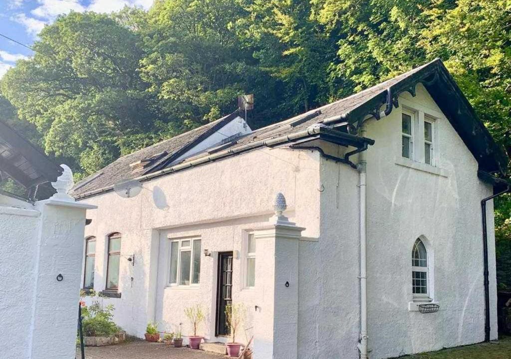Kilmun House | 2 Bed Cottage Sleeps 2 - Parking Pet Friendly