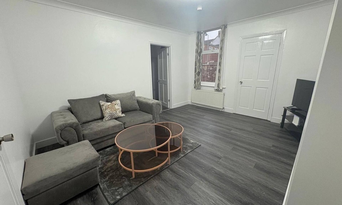 Boldon Colliery Apartment | 2 Bed Flat - Sleeps 3 - Parking - Wifi