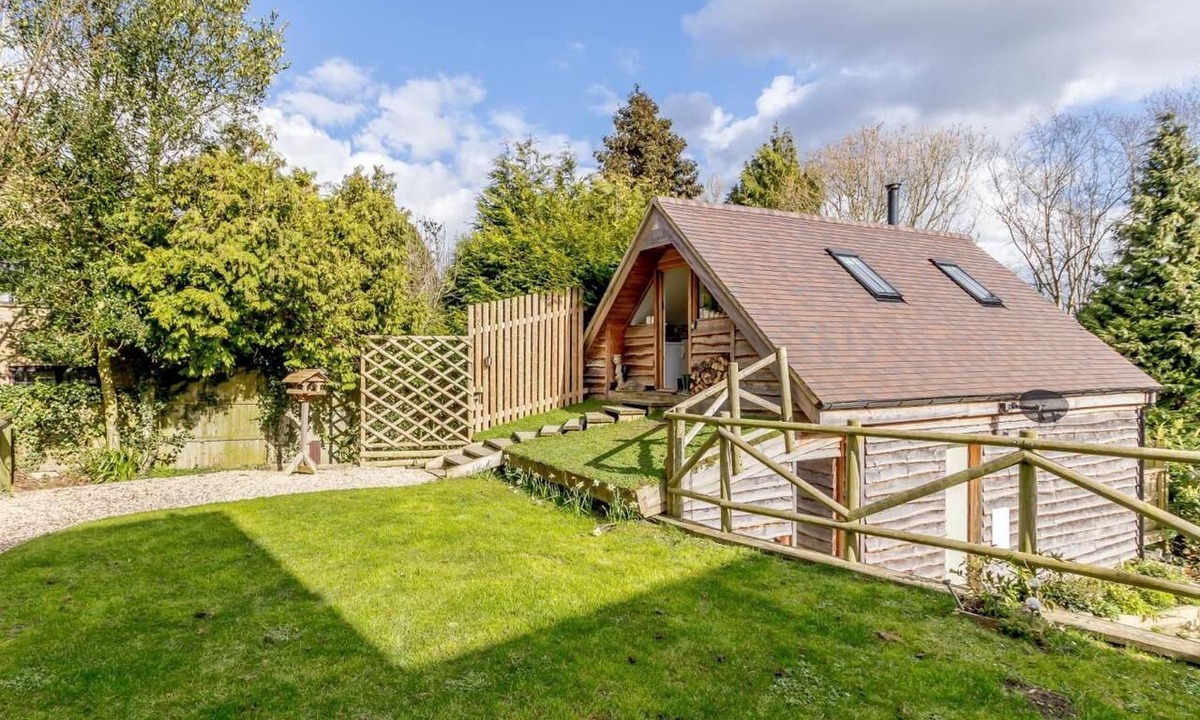 Ashton Under Hill Ski Chalet | 2 Bed in Ashton -under- Hill (oc-41827)