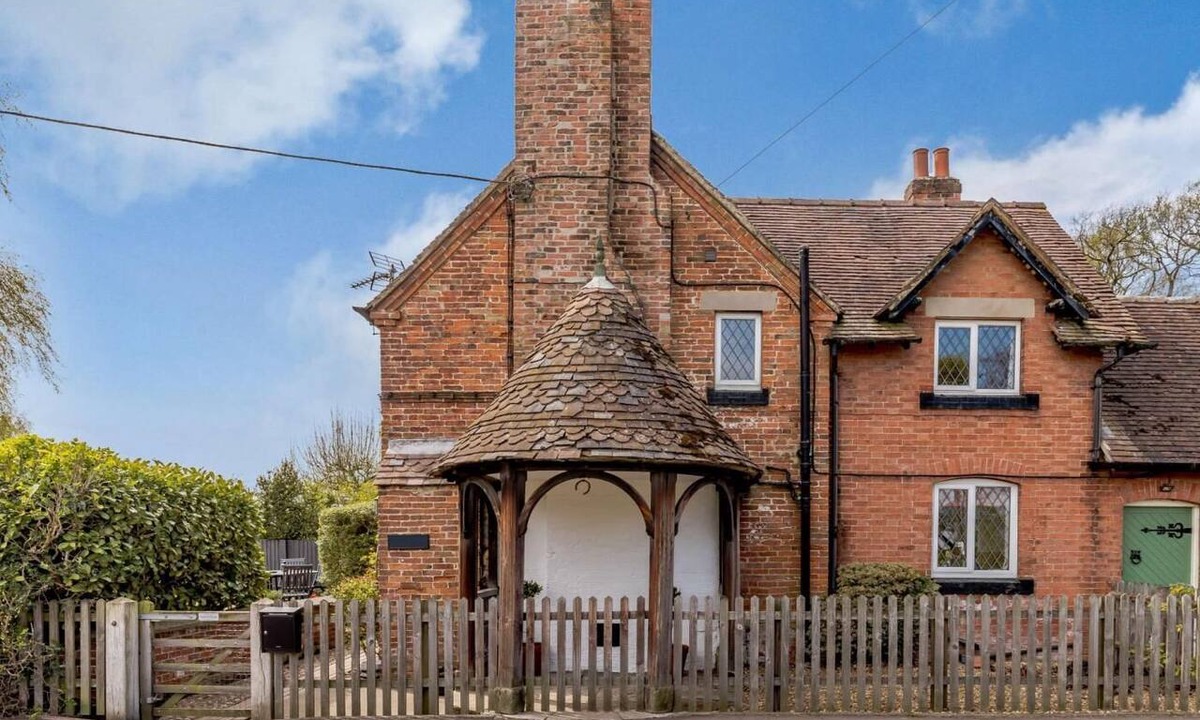 Radbourne Cottage | 2 Bed in Ashbourne (oc-82579)