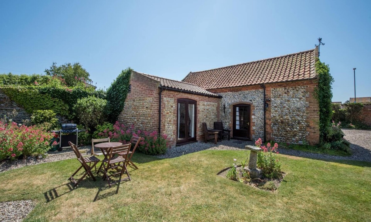 Bacton Cottage | 2 Bed in Bacton (oc-709)