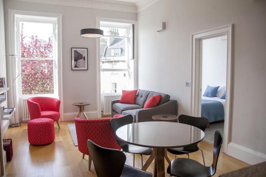 Upper Town House | 2 Bed in Bath oc-bhr43