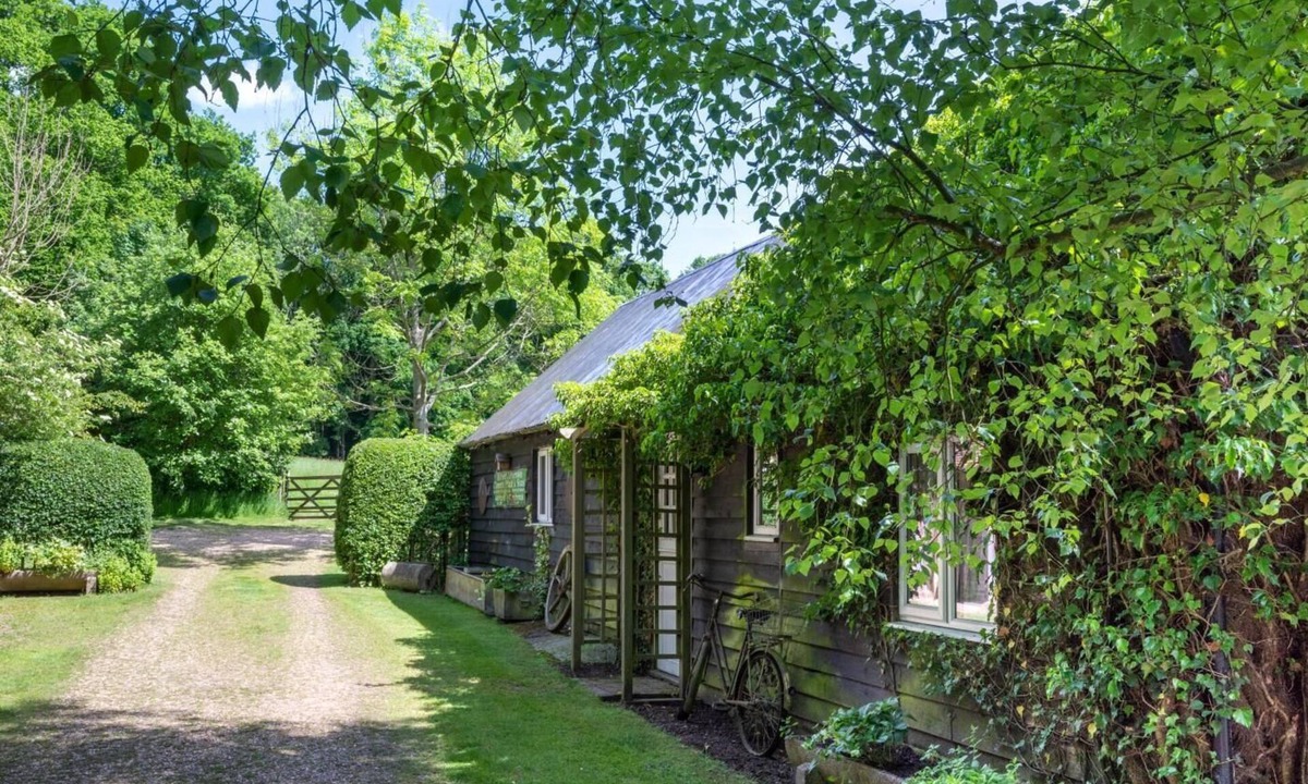 Abbess Roding Cottage | 2 Bed in Biddenden (oc-cb559)