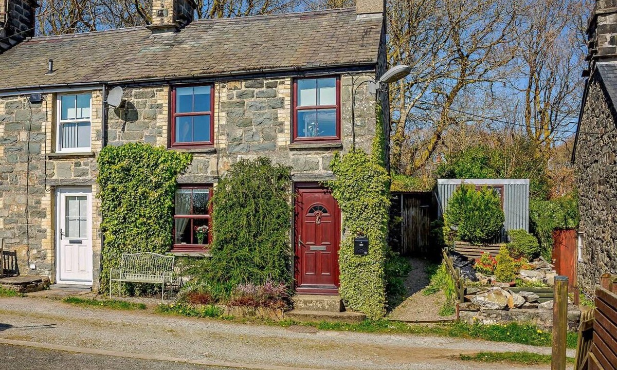Gellilydan Cottage | 2 Bed in Blaenau Ffestiniog (oc-86064)