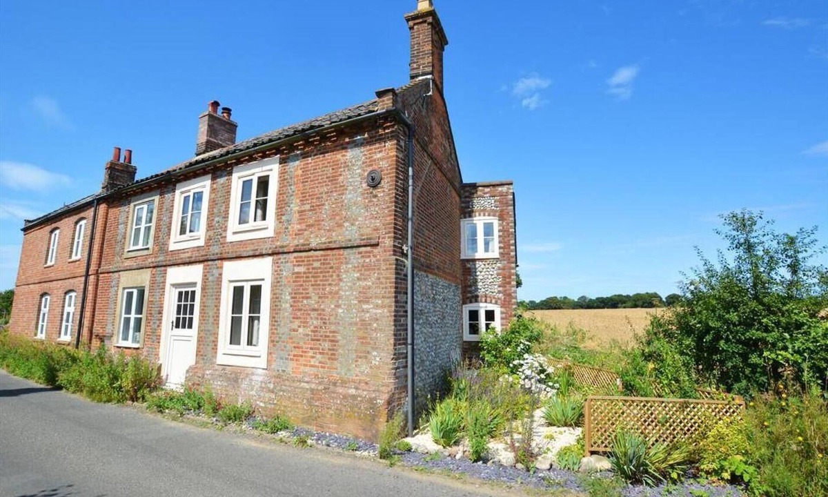 Bodham Cottage | 2 Bed in Bodham (oc-1660)