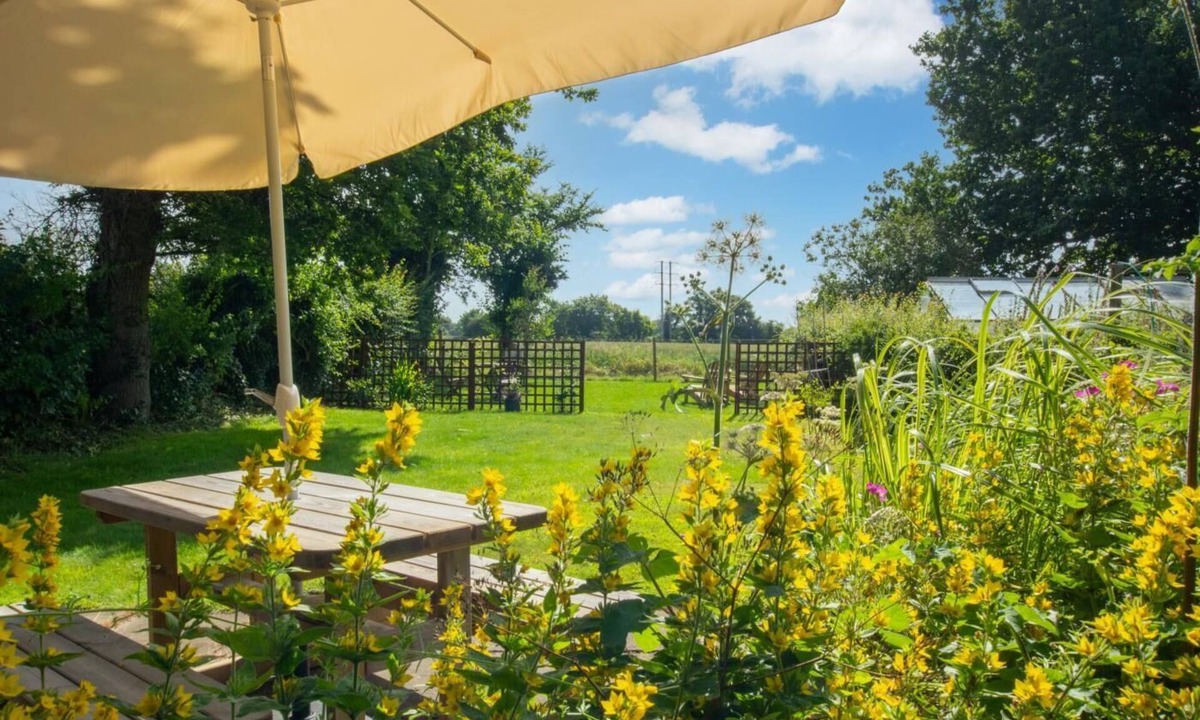 Bodham Cottage | 2 Bed in Bodham (oc-2082)