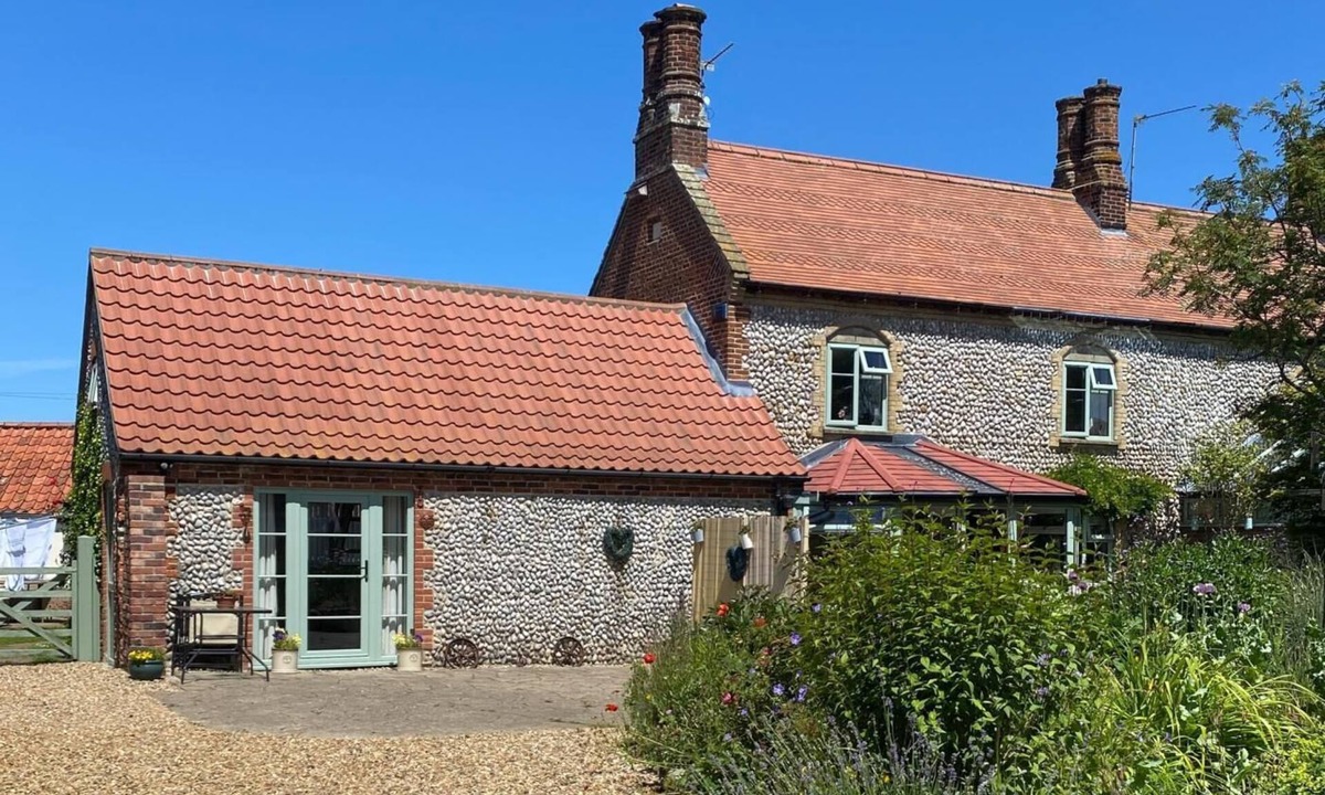 Bodham Cottage | 2 Bed in Bodham (oc-m15008)