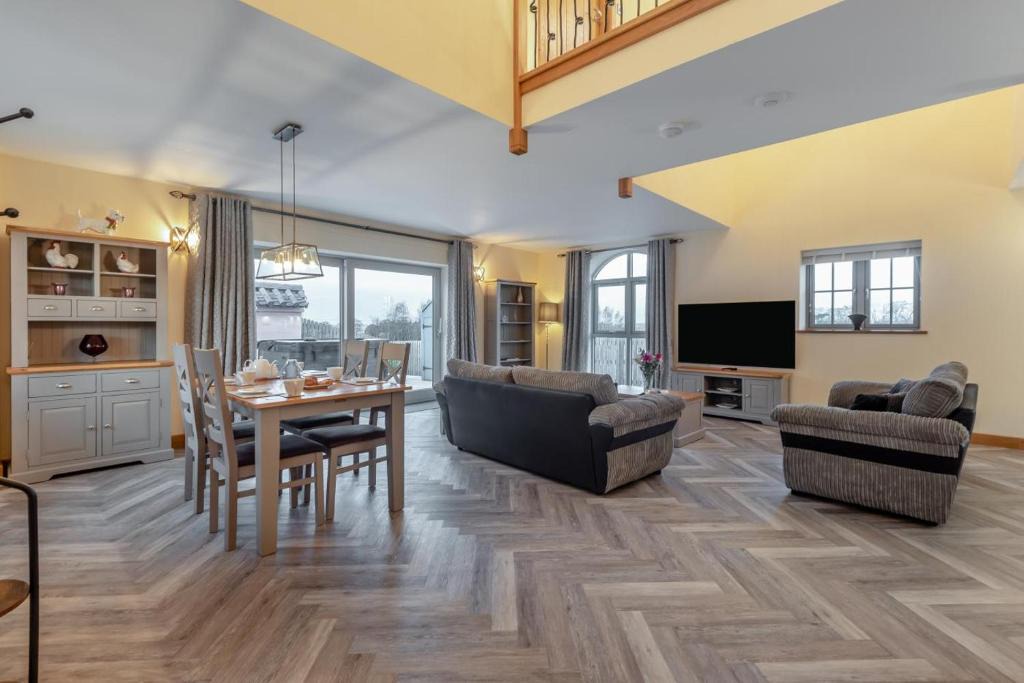 Wing House | 2 Bed in Brampton oc-c34637
