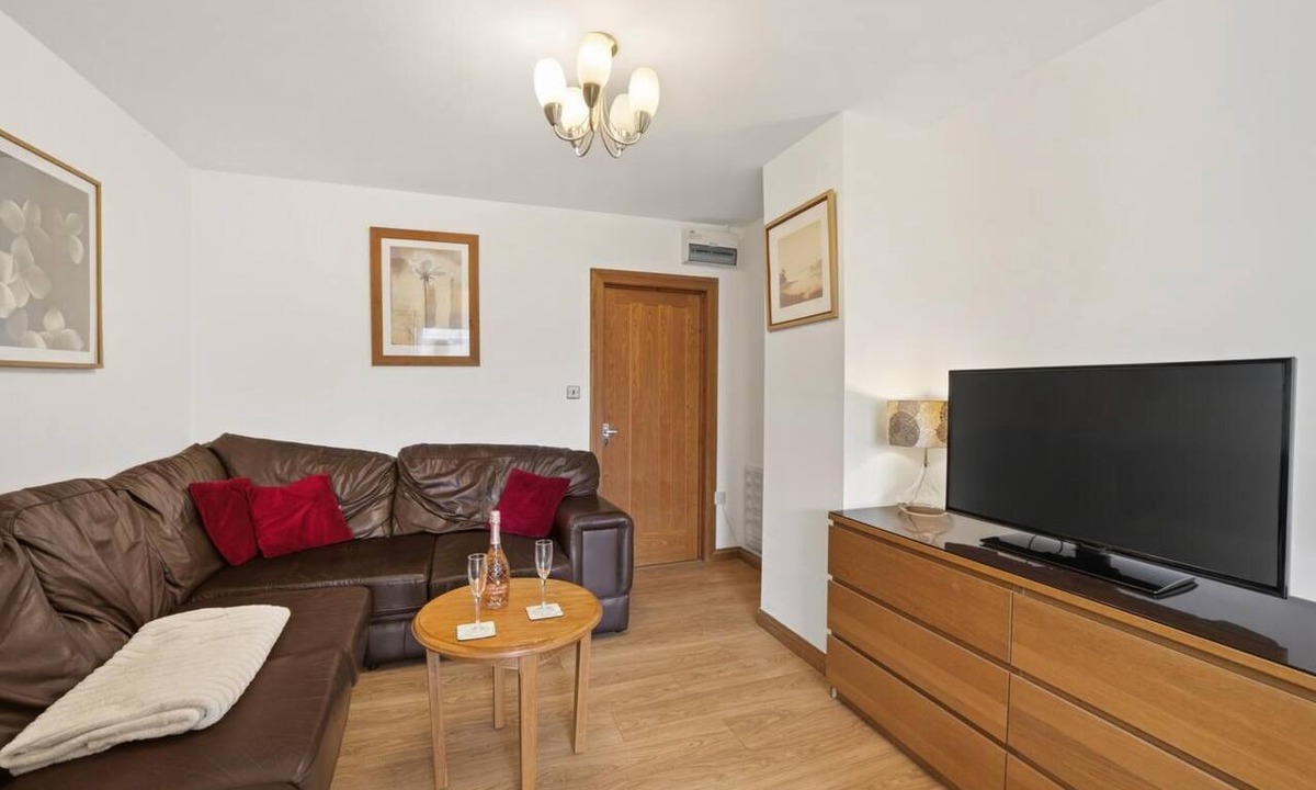 Peterston-Super-Ely Cottage | 2 Bed in Cardiff (oc-45394)