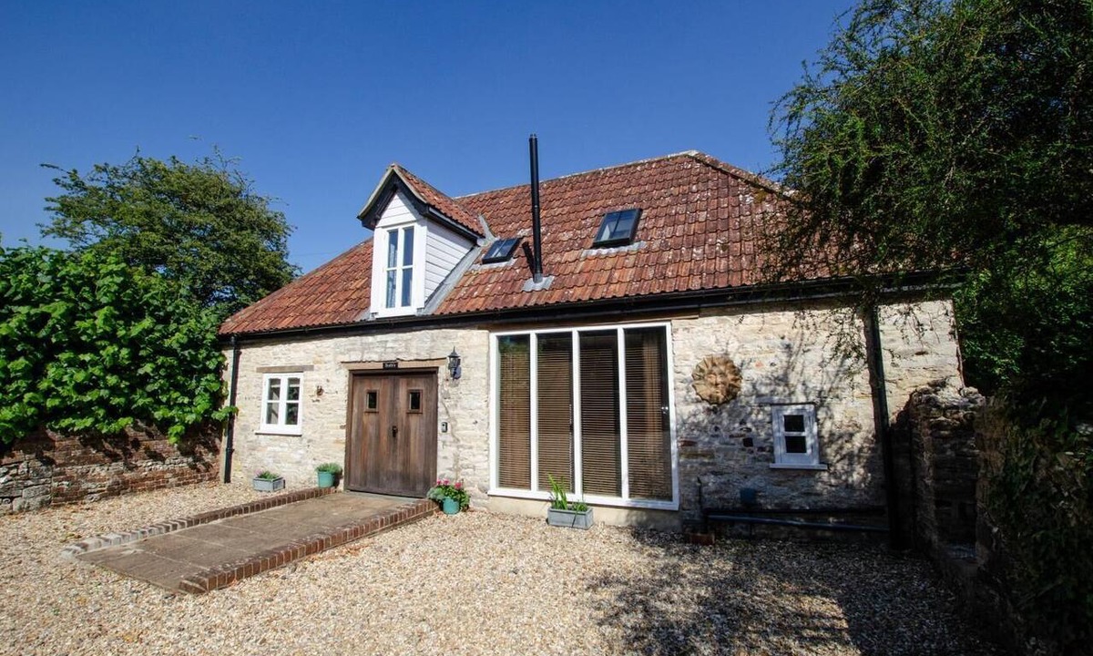 Charminster House | 2 Bed in Charminster (oc-wy408)