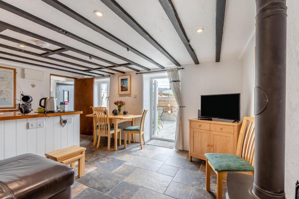 Bridport House | 2 Bed in Chideock oc-g32451