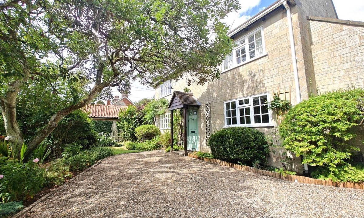 Chilmark Cottage | 2 Bed in Chilmark (oc-w32753)