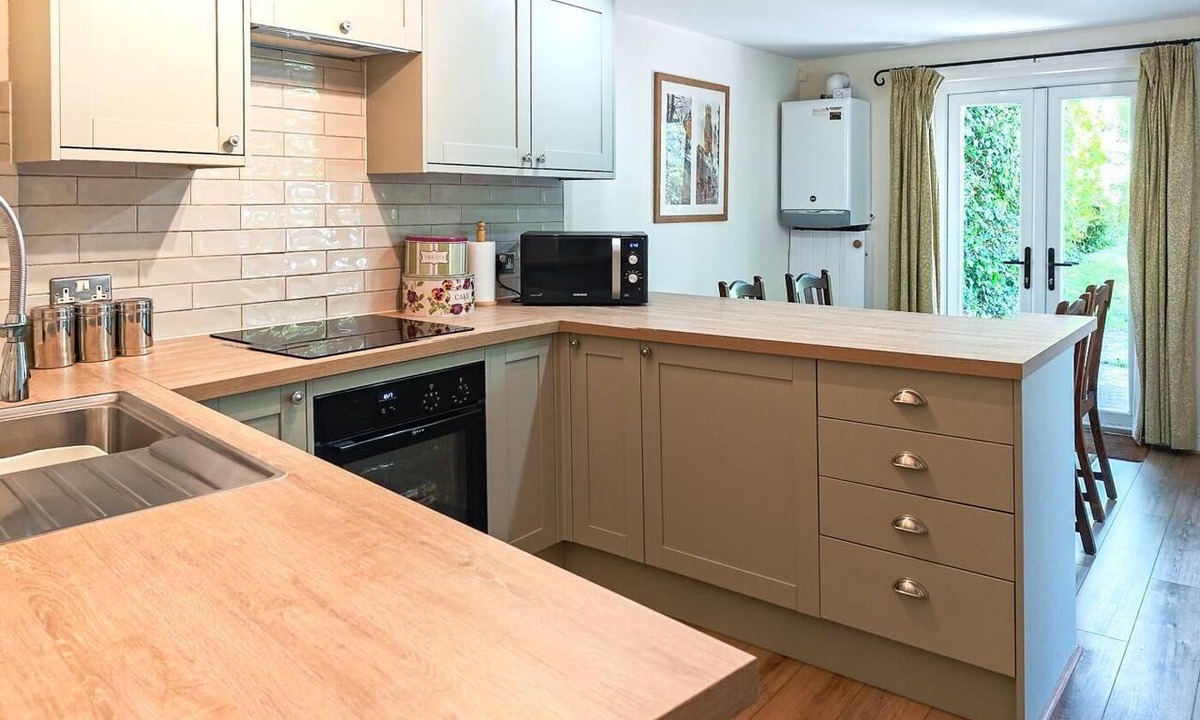 Corfe Castle Village Cottage | 2 Bed in Corfe Castle (oc-ic096)