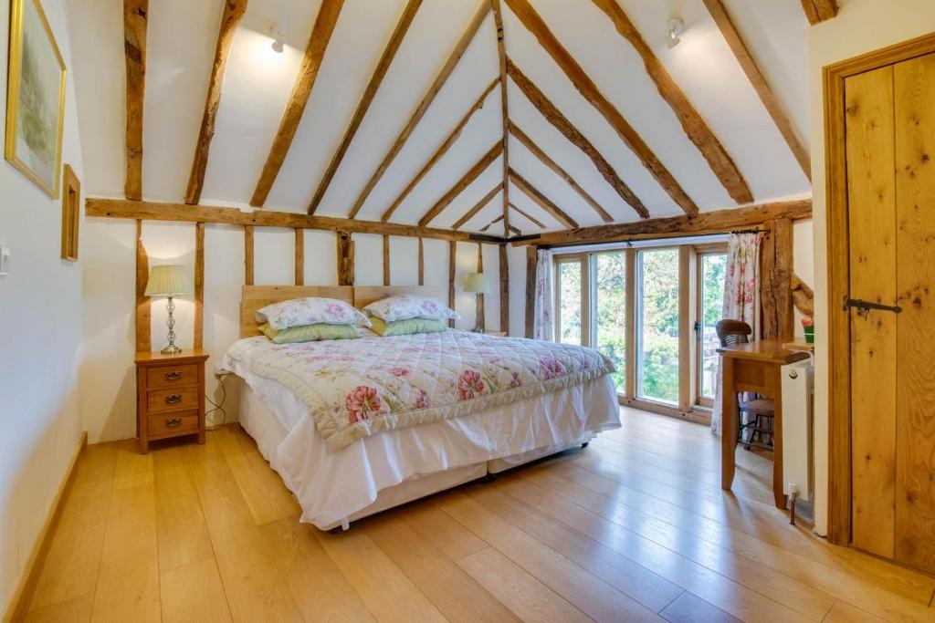 Cranbrook House | 2 Bed in Cranbrook oc-cb594