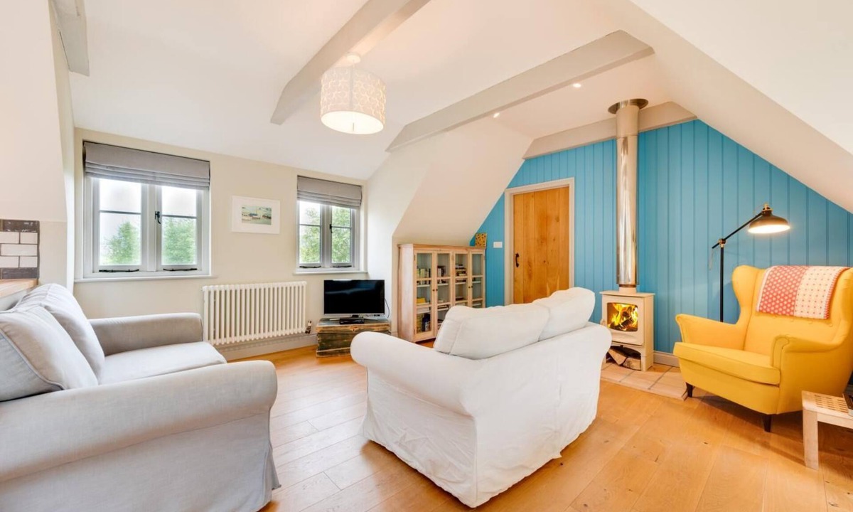 Bury St Edmunds Cottage | 2 Bed in Denham (oc-hob)