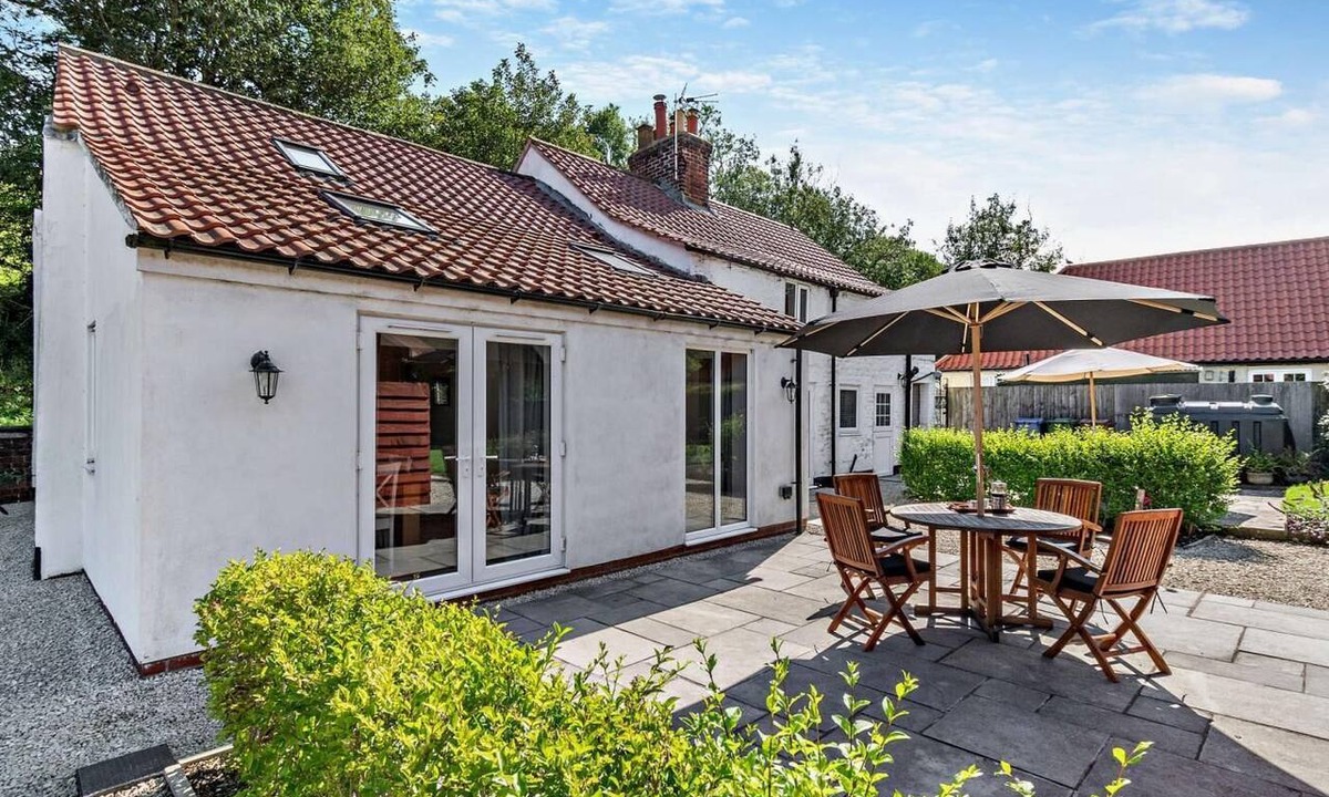 Langtoft Cottage | 2 Bed in Driffield (oc-93140)